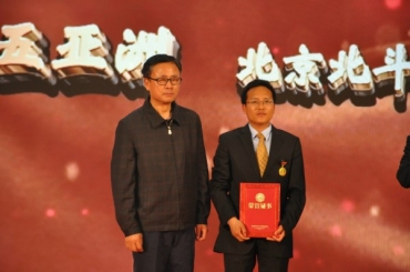 何平再获“金牌董秘”称号